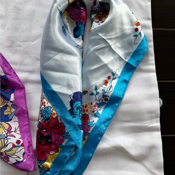 🌸 Luxury Look Satin Scarf/Bandana Bundle (Set of 3)🎀 - Picture 5 of 5